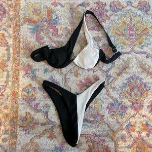 Black and white side strap bikini